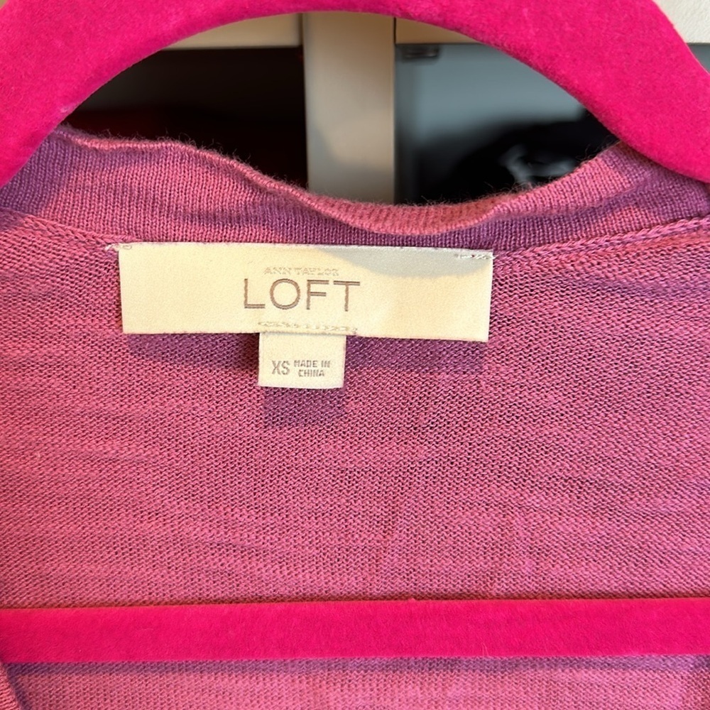 Loft mauve long sleeve v neck front button cardigan size XS - Picture 2 of 3